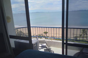 Yeppoon condo on top floor with beach views
